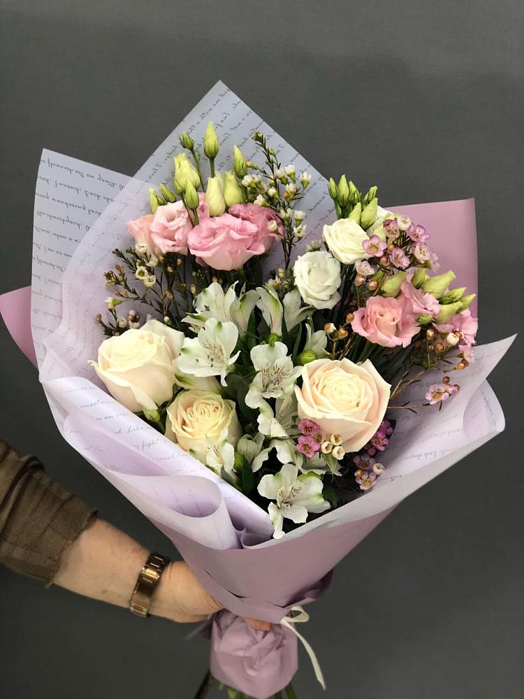 Букет цветов из: Альстромерии, Розы и Лизиантусы в Ирбейском