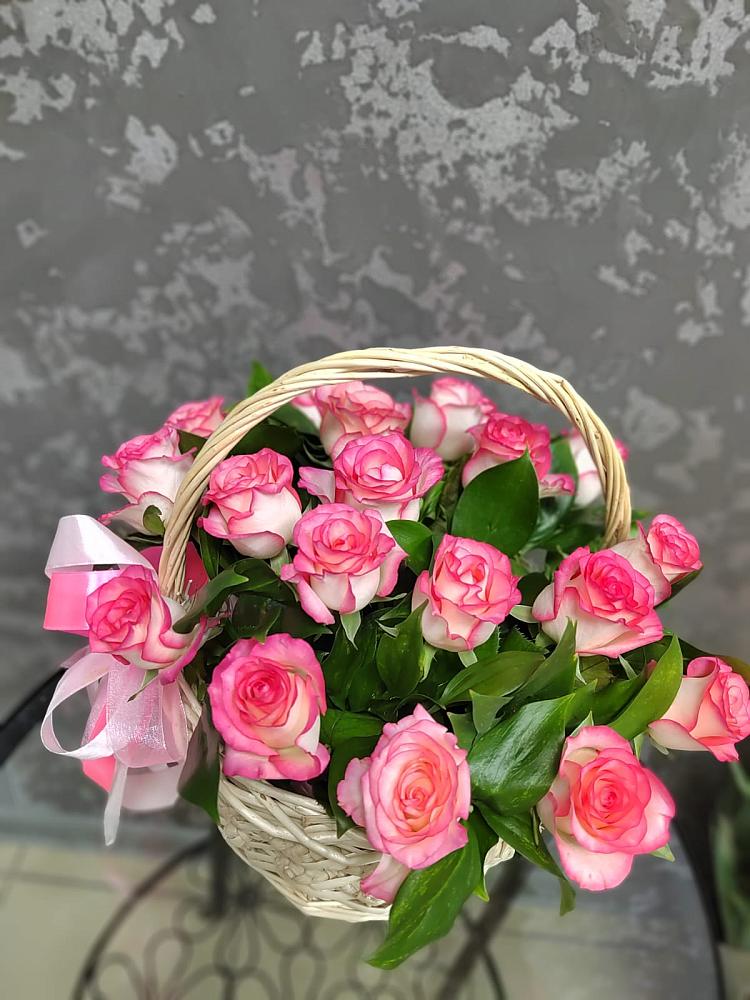 Цветочная композиция из Розы в корзине в Ирбейском