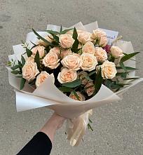 Букет Кремовые розы Латте в Ирбейском