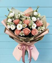 Букет цветов из:  Розы, Альстромерии и Лизиантусы в Ирбейском