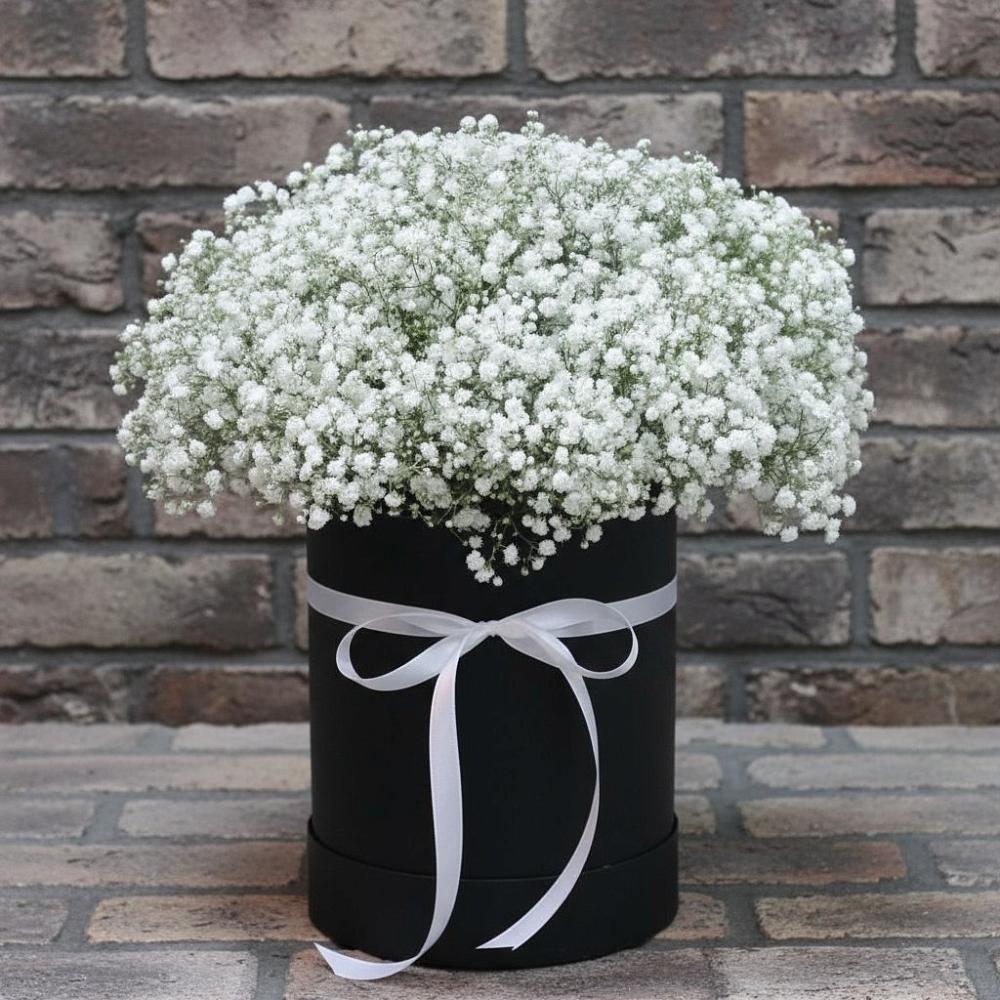 Цветочная композиция из Гипсофила в шляпной коробке в Ирбейском