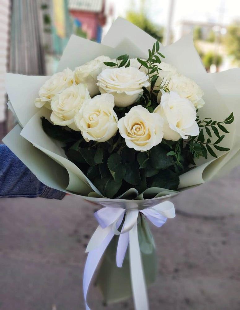 Букет Белые розы Проуд в Ирбейском