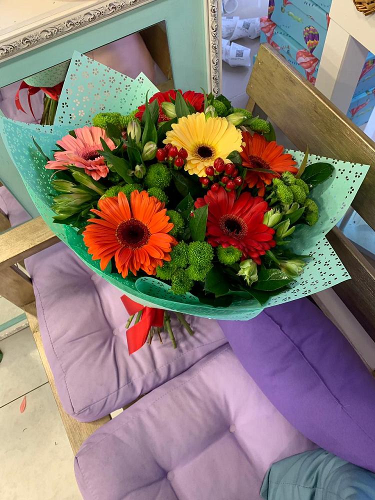 Букет цветов из: Герберы, Хризантемы и Альстромерии в Ирбейском