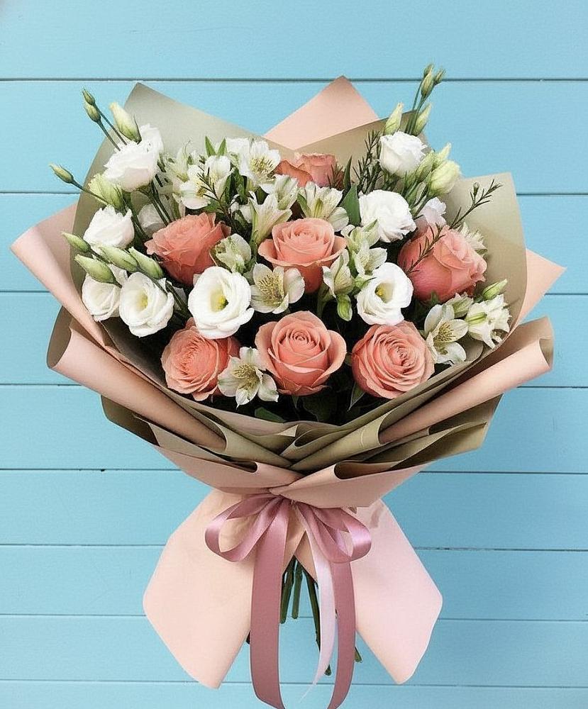 Букет цветов из: Розы, Альстромерии и Лизиантусы в Ирбейском
