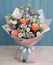 Букет цветов из:  Лизиантусы, Розы, Альстромерии и Гипсофила в Ирбейском