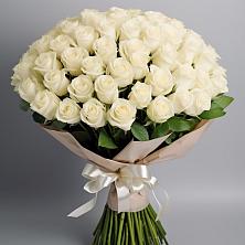 Букет 101 беля роза Белоснежка в Ирбейском