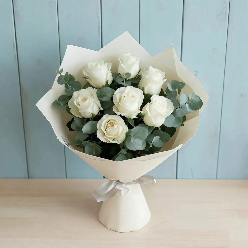 Букет Белые розы в Эвкалипте в Ирбейском