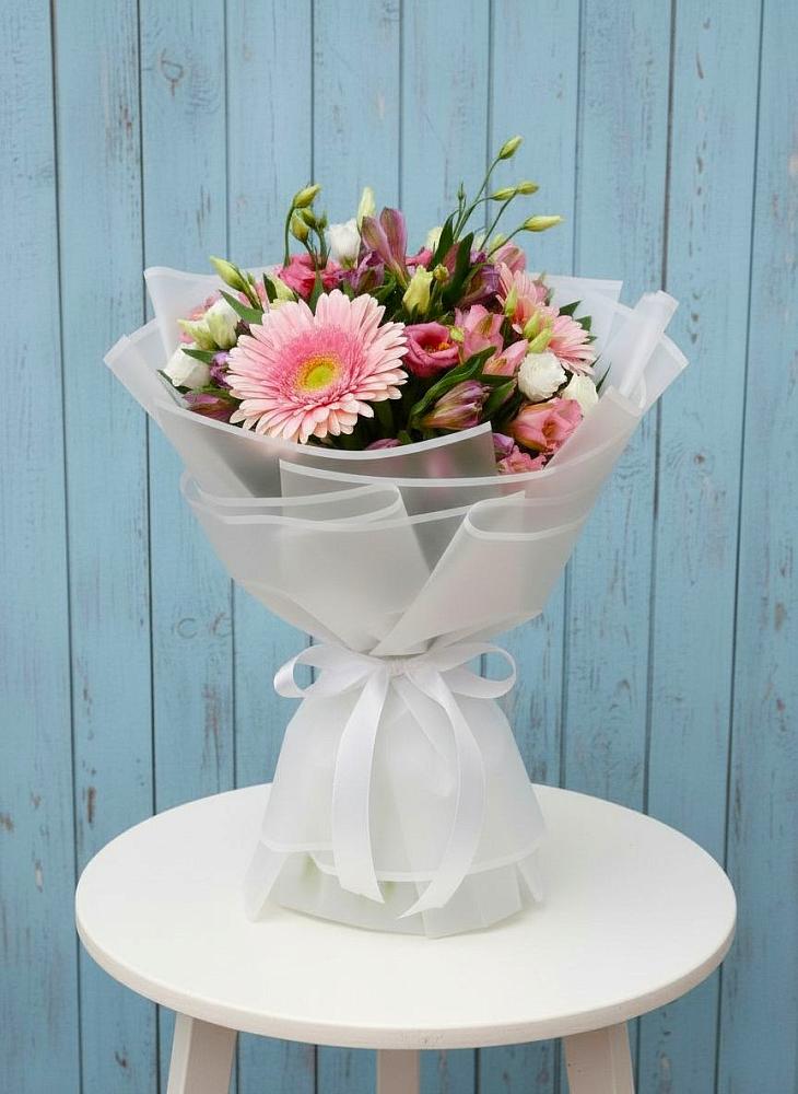 Букет цветов из: Герберы, Альстромерии и Лизиантусы в Ирбейском