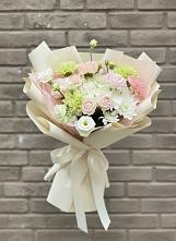 Букет цветов из:  Гвоздики, Розы, Лизиантусы и Хризантемы в Ирбейском