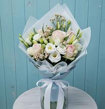 Букет цветов из:  Розы и Лизиантусы в Ирбейском
