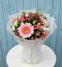 Букет цветов из:  Герберы, Альстромерии и Лизиантусы в Ирбейском