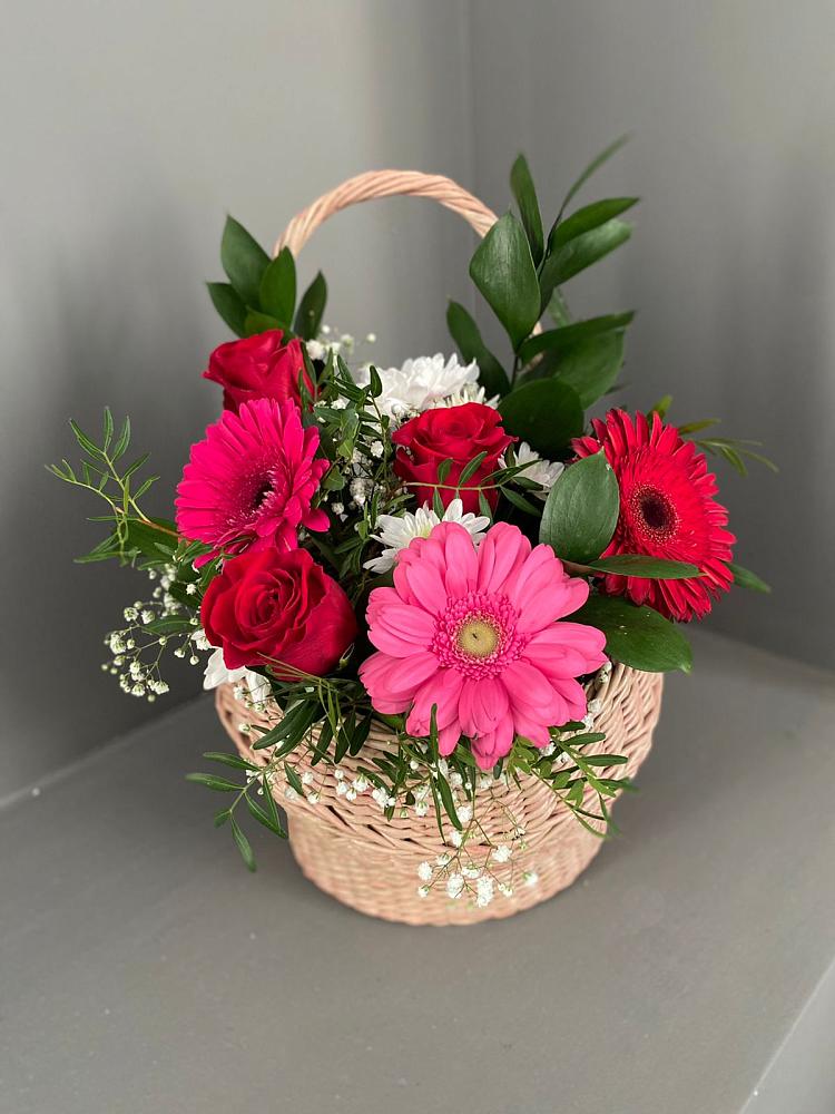 Цветочная композиция из Розы, Хризантемы и Герберы в корзине в Ирбейском