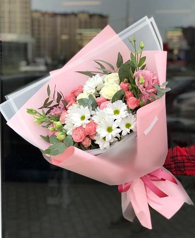 Букет цветов из: Розы, Лизиантусы и Хризантемы в Ирбейском