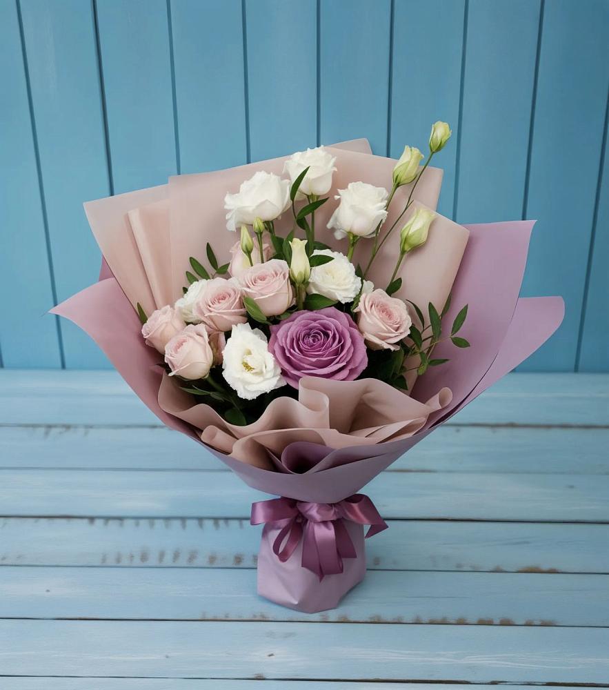 Букет цветов из: Розы и Лизиантусы в Ирбейском